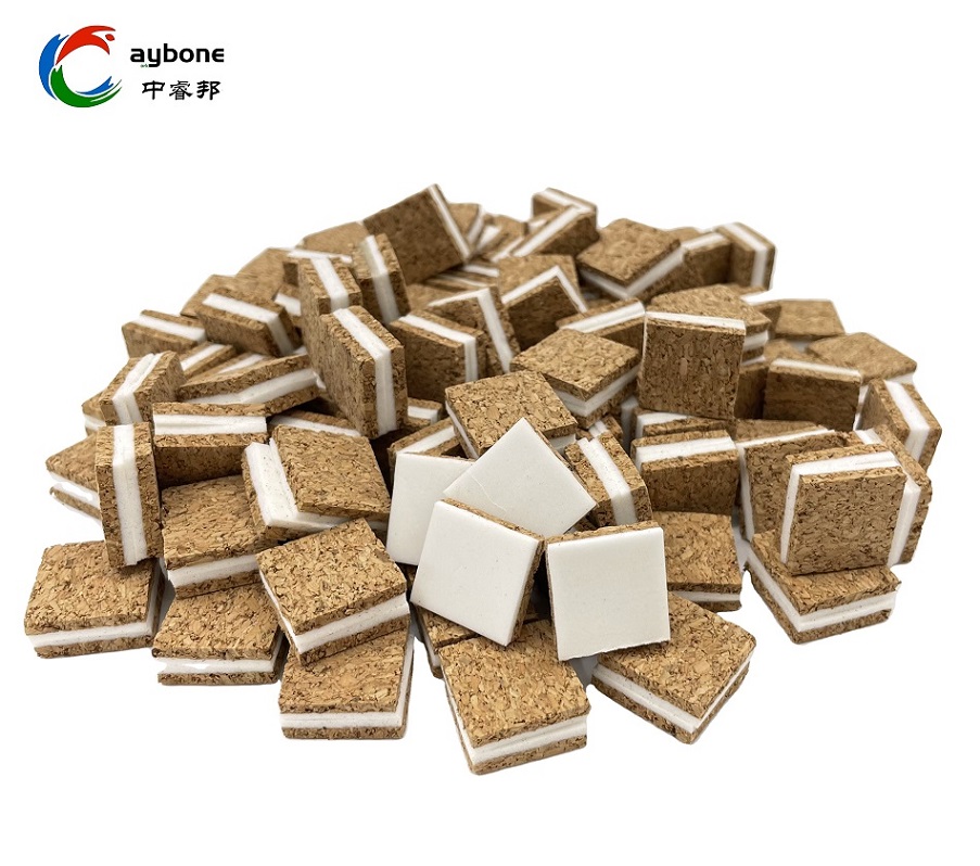 厚みのあるコルクパッドには複数の機能があります